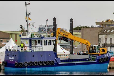 The MV Selkie complete with Liebherr 936